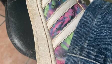 Lecca le mie sneaker super usate