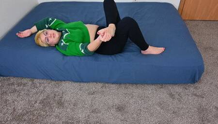 Relaxed foot worship during a handjob by Dylan (720)