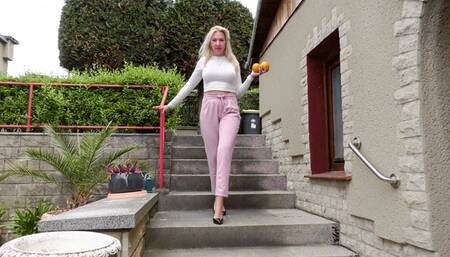 nuj23 Two juicy oranges under Alexas high heels (mp4-HD)