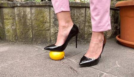 nuj23 Two juicy oranges under Alexas high heels (mp4-FHD)