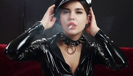 Noemi bad smoking kitten