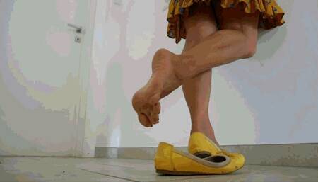 She is standing by the window MP4(1920x1080)FHD