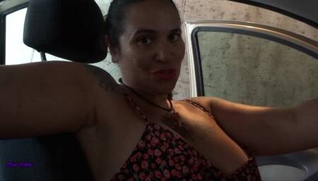 PEE FROM STEPMOM'S HAIRY BUSH - PISCIA DALLA FIGA PELOSA DI MAMMA