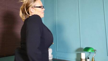 Secretary Pussy Show for Boss