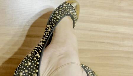 My feet and MY smell control you