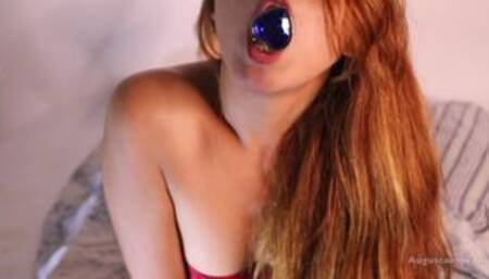 THIS is how she handle a buttplug
