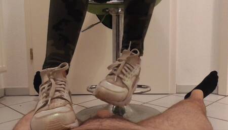 Shoejob and dirty sockjob in Camouflage leggings after gym