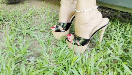 Diana Senior super sexy pedal pumping on high heels