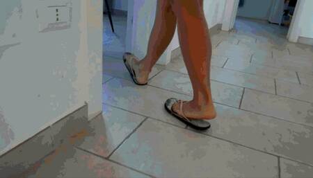 On the bed in flip flops MP4(1920x1080)FHD