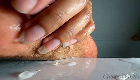 Giantess Cirilla - Clean Toes for Dirty Minds
