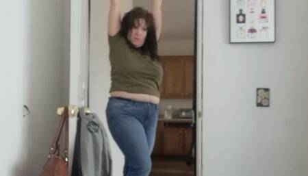 BBW STUFFED INTO TIGHT JEANS LOUD BURPING EATING BIG NUTS AND SINGING