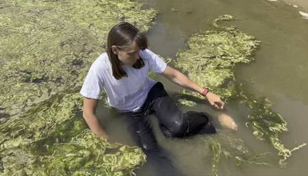Wetlook White T-Shirt Down at the Estuary (4K)