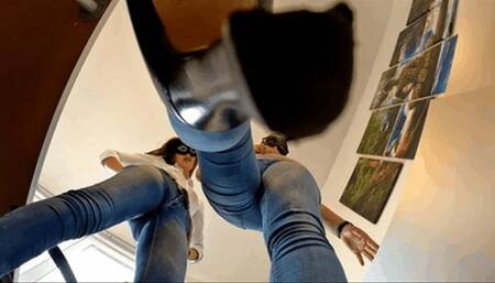 Tiny foot perv in the giantesses' office (small version)