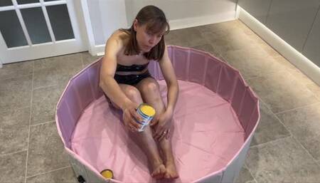 Playing with Custard (HD)