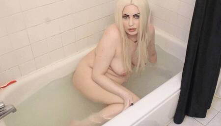 M - Blonde Shaving in the Bath