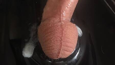 milking him untill he cumes in the vacuumbed