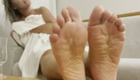 Fresh out the shower - jerk off to my feet