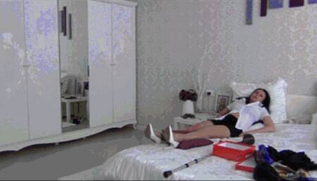 Beautiful lady with the bad left leg has to clean up a