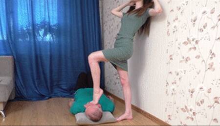 Guy`s face pressed with cruelty by so sweet feet, vf2647x 1080p