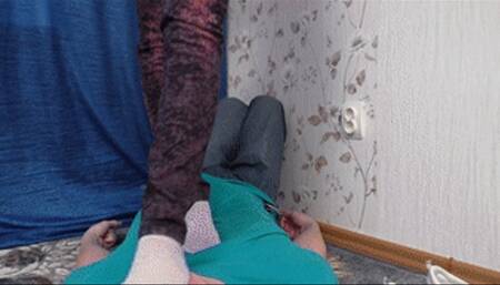 Angry girl roughly massages guy's head with her feet, vf2661h 720p
