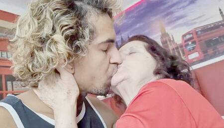 DELICIOUS HOT KISSES ON MY 75 YEARS OLD GIRLFRIEND - BY JUDITI AND JACK - CLIP 2 IN FULL HD