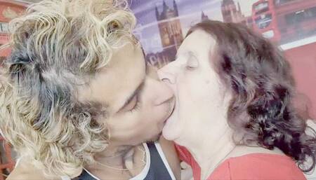 DELICIOUS HOT KISSES ON MY 75 YEARS OLD GIRLFRIEND - BY JUDITI AND JACK - CLIP 3 IN FULL HD