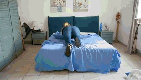 Under the bed upside down AVI(1920x1080)FHD