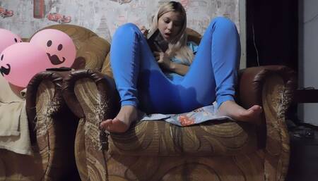 Erika suddenly piss in her jeans