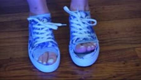 Redhead Stepmom GROWS on her Birthday! Sneakers Destruction, POV sex with Giantess and lots of Moaning MP4 1080