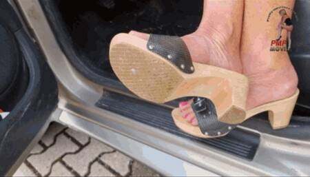 Crush festival under my wooden Mules