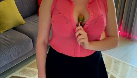 Weird & hot: Chupa Chups sucking obsession went out of control