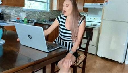 INEED2PEE IPOD Vicky Vixx secretary MILF wetting her panties