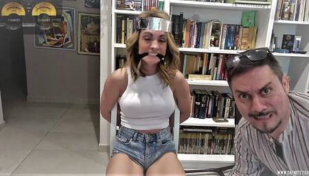 Alba Zevon: il trattamento elettroshock del Dottor Maximus - Alba Zevon: Doctor Maximus' electroshock treatment (ELECTRIC PLAY)