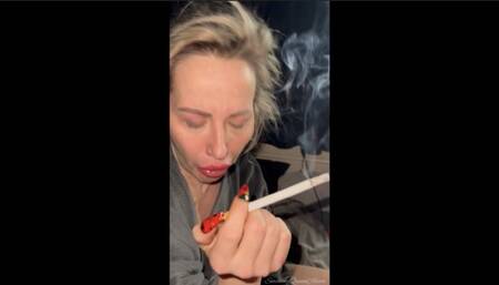 Smoking a Long Marlboro (selfmade) with bronchitis