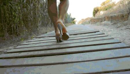 Walking in mules shoes on the beach MP4(1920x1080)FHD