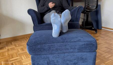 SWEATY DIRTY SOLES IGNORING YOU - MOV Mobile Version