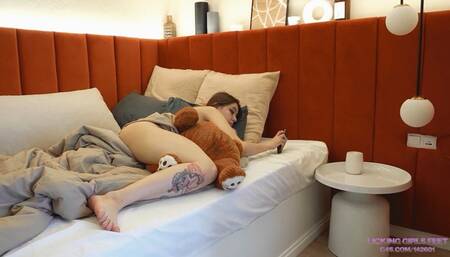 ALISA - This is how the usual morning of Mistress passes! - FULL - PROFESSIONAL SHOOTING (HD)