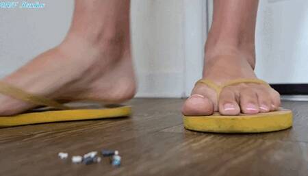 * Custom * Natasha crushes foot pervs - MP4