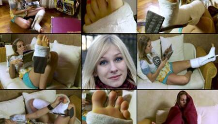 Beatrice Term SLWC-HB Hanging at Home Trying to Keep Warm with Foot Play (in HD 1920 X 1080)