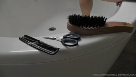 Cutting my pubic hair (2017) (MP4)