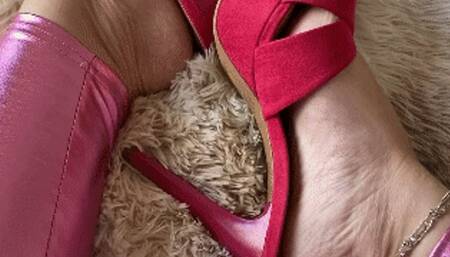 Juliette_RJ Barbie look teasing you on pink mules and spandex - FOR MOBILE DEVICES USERS - BLACK POLISH - JOI - LONG TOENAILS - SEXY HEELS - HIGHLY ARCHED FEET - THICK LEGS - BARBIE LOOK