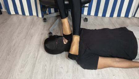 Nylon worship after a long day at the office