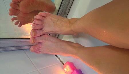 Wrinkled Bath Soles, Toenails JOI (mkv)