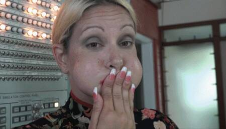 Summer Relaxes Her Cheeks So They Can Expand (MP4 - 720p)