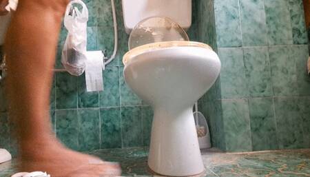 IT SMELLS SO GOOD INSIDE THE TOILET