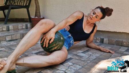 Dolly vs Kim watermelon crushing and oiled flexing