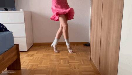 DANCING PRACTICE IN HIGH HEELS SANDALS - MOV HD