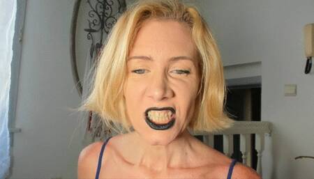 Custom: I could bite you (French speaking)