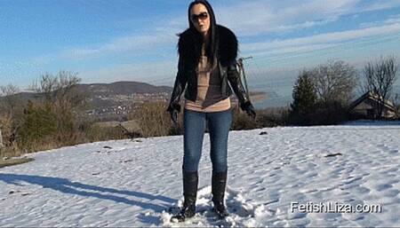 Snow And Muddy Boots Licker (MP4)