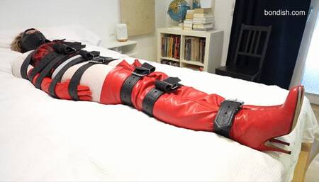 THIGHBOOTS AND LEATHER IN BONDAGE